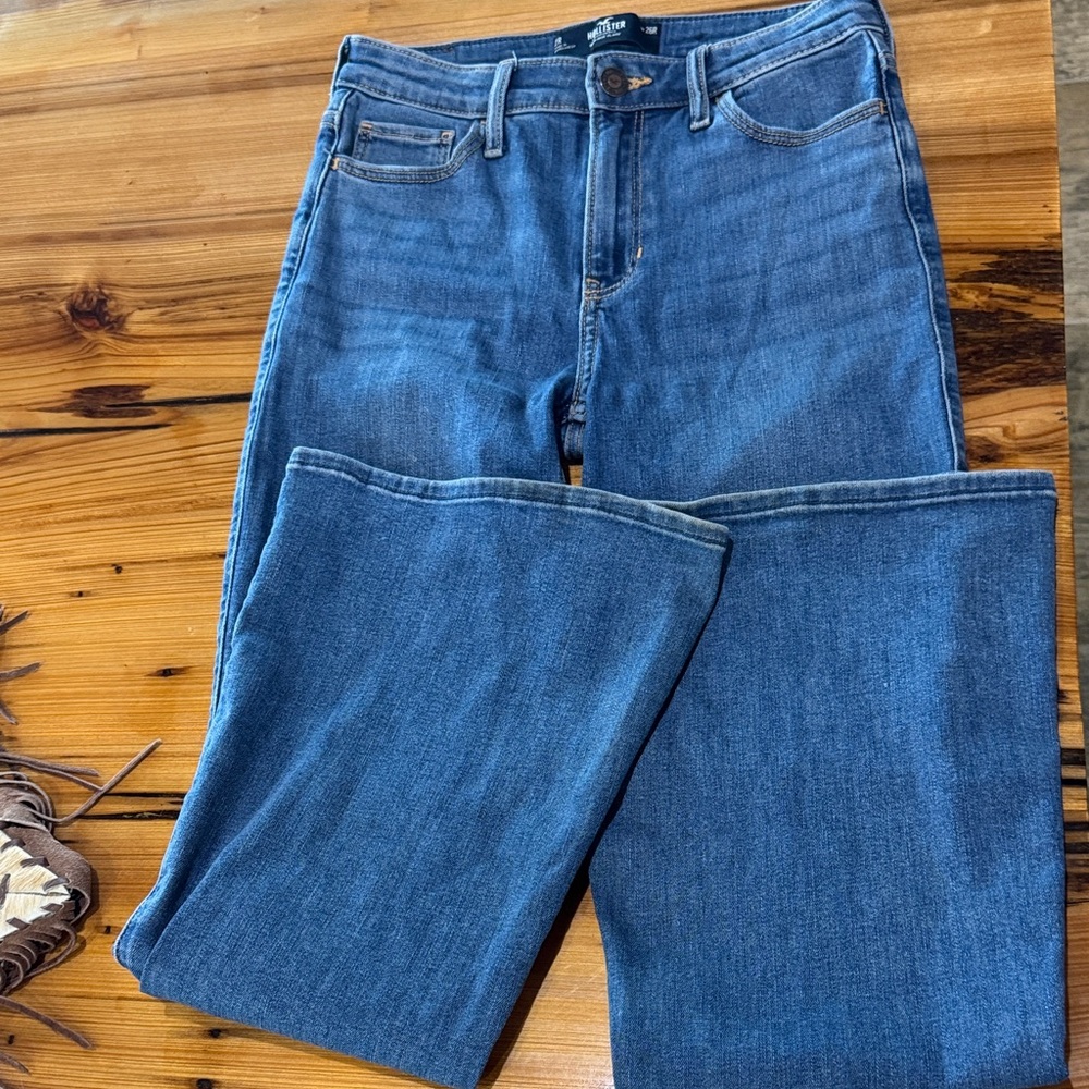 Hollister High-Rise Flare Jeans in Blue